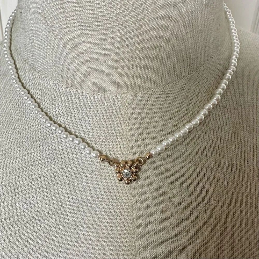 Faux pearl gold tone flower pendant necklace